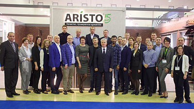 P1610835-400 Коллектив компании Aristo